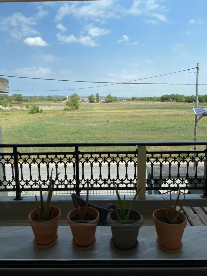 Polys Apartment And Paraskevi Studio With View プトレマイス エクステリア 写真